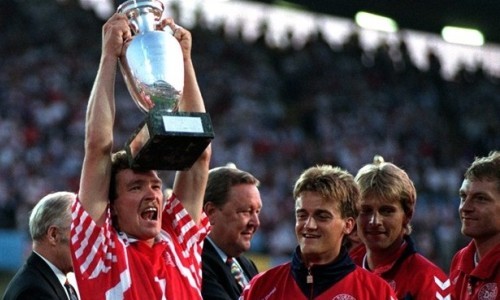 Đội tuyển Đan Mạch giơ cao chức vô địch châu Âu năm 1992